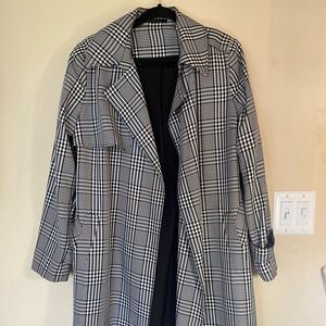 ELIE TAHARI BLACK/ WHITE CHECKERS SIZE EXTRA SMALL LONG COAT